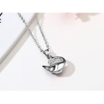 Set aus Schwanenhalskette und Ohrringen, verziert mit Swarovski-Kristallen, weiß