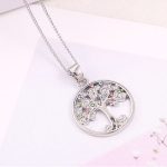 Halskette mit Lebensbaum-Anhänger, farbige Kristalle, silberfarben