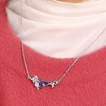 Halskette mit Hundeanhänger, verziert mit Swarovski-Kristallen, Tansanit