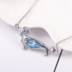 Halskette mit Hundeanhänger, verziert mit Swarovski-Kristallen, Aquamarin