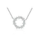 Silberne Halskette mit Blumenkranz-Anhänger