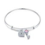 Silbernes Armband, Schloss und Schlüssel