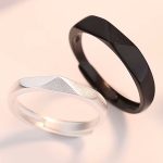 Ezüst karikagyűrű, egy pár, fekete-fehér