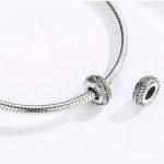  Silberner Perlenanhänger mit Federmuster