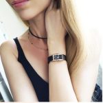 Damenarmbanduhr mit rechteckigem Metallarmband, schwarz