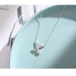 Silberne Halskette mit Buchstabenanhänger, X