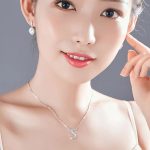 Silberne Halskette mit Buchstabenanhänger, S