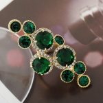  Ovaler Ring, verziert mit runden Steinen, Swarovski-Kristall