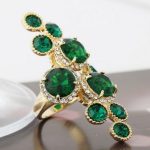  Ovaler Ring, verziert mit runden Steinen, Swarovski-Kristall