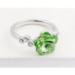 Blumenförmiger Ring, Peridotgrün, verziert mit Swarovski-Kristallen, 7,25