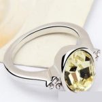  Runder Steinring, gelblich-weiß, verziert mit Swarovski-Kristall, 7,25