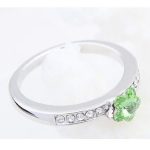  Blumenförmiger Ring, Peridotgrün, verziert mit Swarovski-Kristallen, 7,5