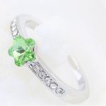  Blumenförmiger Ring, Peridotgrün, verziert mit Swarovski-Kristallen, 8,5
