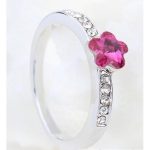  Blumenförmiger Ring, Fuchsia, verziert mit Swarovski-Kristallen, 7,5