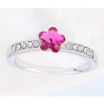  Blumenförmiger Ring, Fuchsia, verziert mit Swarovski-Kristallen, 8,5