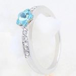 Blumenförmiger Ring, Aquamarin, verziert mit Swarovski-Kristallen, 8,5