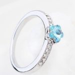 Blumenförmiger Ring, Aquamarin, verziert mit Swarovski-Kristallen, 8,5