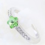  Blumenförmiger Ring, Peridotgrün, verziert mit Swarovski-Kristallen, 6,5