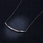 Silberne Halskette mit minimalistischem Anhänger