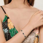 Silberarmband mit blauen Herzen