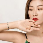 Silberarmband mit blauen Herzen