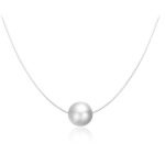 Silberne Halskette mit durchscheinendem Perlenanhänger