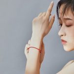 Silbernes Armband mit dünnem Seil, rot