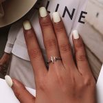 Ezüst gyűrű, modern vonalú