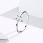 Ezüst gyűrű, modern vonalú