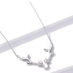 Silberne Halskette mit Hirschgeweih-Anhänger