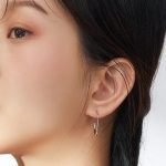 Silberne Creolen, minimalistisch