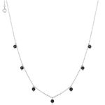 Silberne Halskette mit schwarzen Perlen