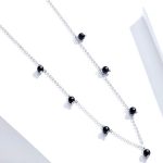 Silberne Halskette mit schwarzen Perlen