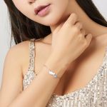 Ezüst karkötő macskával