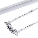 Silberne Halskette mit Fledermausanhänger