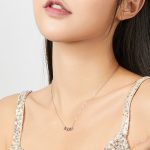 Silberne Halskette mit Fledermausanhänger