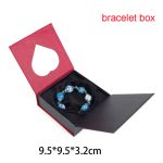 Hochwertige Schmuckschatulle mit Herzmuster für ein Armband