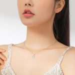 Silberne Halskette mit Sonnenanhänger