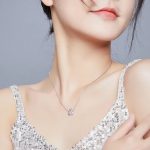 Silberne Halskette mit Marienkäfer-Anhänger