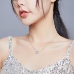 Silberne Halskette mit Marienkäfer-Anhänger