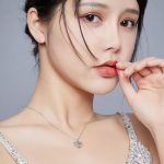 Silberne Halskette mit Lebensbaum-Anhänger