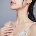 Silberne Halskette mit Lebensbaum-Anhänger