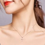 Silberne Halskette mit Anhänger „Unendlicher Glaube“.