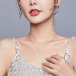 Silberne Halskette mit Eisbär