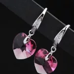  Herzanhänger-Ohrringe, rosa, verziert mit Swarovski-Kristallen