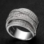  Silberfarbener Ring mit Zirkoniasteinen, 7