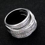  Silberfarbener Ring mit Zirkoniasteinen, 9