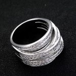 Silberfarbener Ring mit Zirkoniasteinen, 6