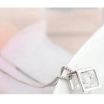  Würfelohrringe und Halsketten-Set, Weiß