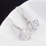  Würfelohrringe und Halsketten-Set, Weiß